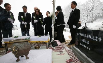 在日朝鮮人遺骨94柱，‘望郷の丘’に埋葬
